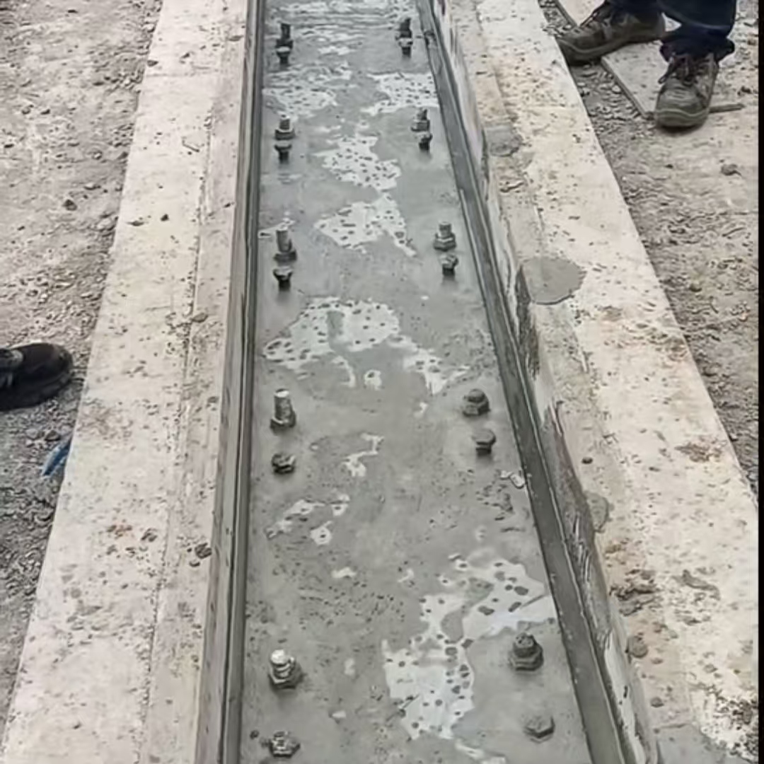 长岭港口码头起重机龙门吊重型机械设备稳固用早强快凝轨道胶泥